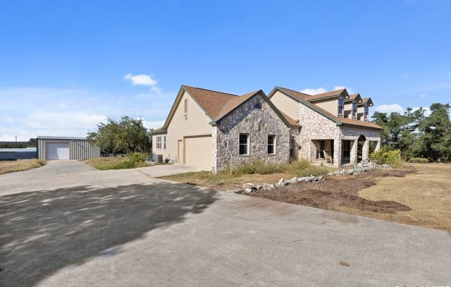 3-bedroom rental at 27423 Kentoaks in San Antonio, TX — photo 2