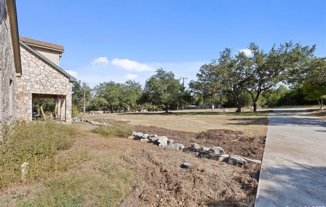 3-bedroom rental at 27423 Kentoaks in San Antonio, TX — photo 3