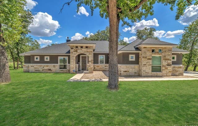 4-bedroom rental at 221 Cibolo Ridge Dr in La Vernia, TX — photo 1