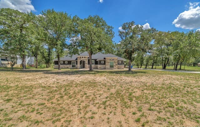 4-bedroom rental at 221 Cibolo Ridge Dr in La Vernia, TX — photo 5