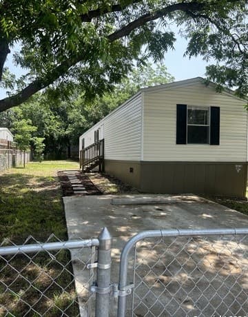 4-bedroom rental at 25226 Pat Pkwy in San Antonio, TX — photo 2