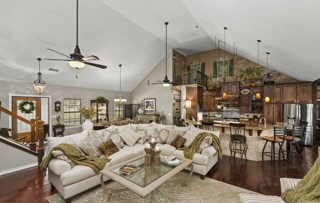 3-bedroom rental at 117 Lagniappe L in Bandera, TX — photo 5