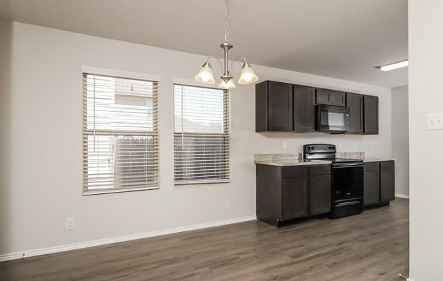 3-bedroom rental at 3723 Somers Crest in San Antonio, TX — photo 3