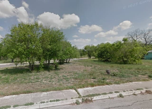 rental at 2222 Suzette in San Antonio, TX — photo 2