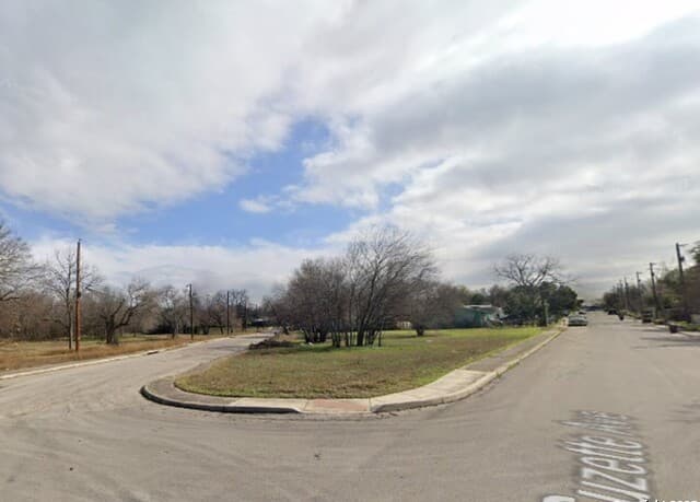 rental at 2222 Suzette in San Antonio, TX — photo 3