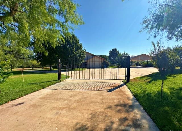 4-bedroom rental at 508 Lagunillas in Charlotte, TX — photo 1