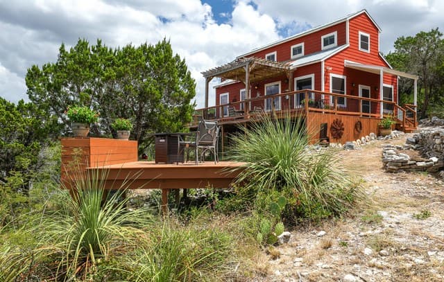 2-bedroom rental at 776 County Road 270 in Mico, TX — photo 2