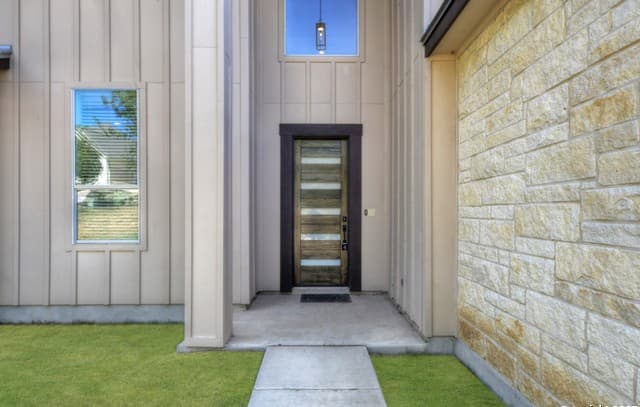 3-bedroom rental at 105 River Bluff in Castroville, TX — photo 3