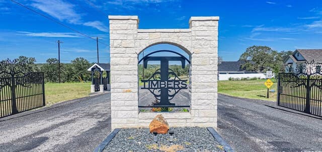 rental at 101 Timber Ridge in La Vernia, TX — photo 1