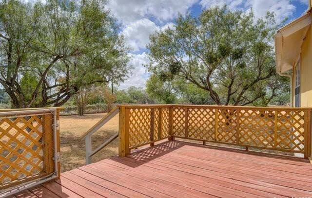 4-bedroom rental at 1176 Old Adams in Pleasanton, TX — photo 5