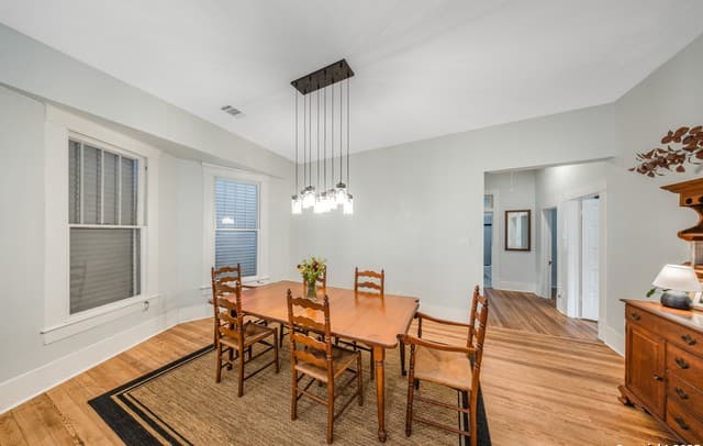 3-bedroom rental at 509 W Mistletoe Ave in San Antonio, TX — photo 4