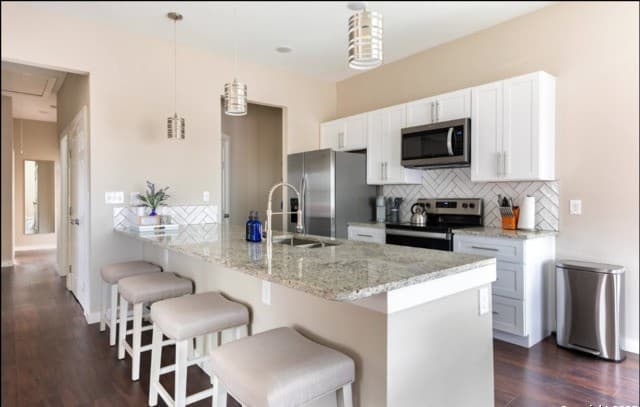 3-bedroom rental at 706 S Olive in San Antonio, TX — photo 3