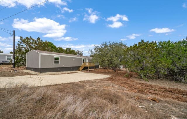 1-bedroom rental at 924 Wagon Creek in Bandera, TX — photo 2