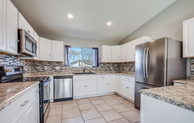 3-bedroom rental at 2610 Lakebriar St in San Antonio, TX — photo 4