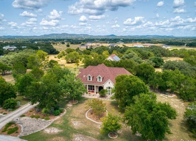 3-bedroom rental at 181 Highland Meadows in Bandera, TX — photo 2