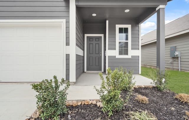 4-bedroom rental at 13631 Helton Pass in St Hedwig, TX — photo 3