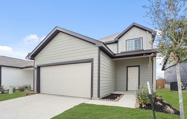 4-bedroom rental at 13627 Helton Pass in St Hedwig, TX — photo 1