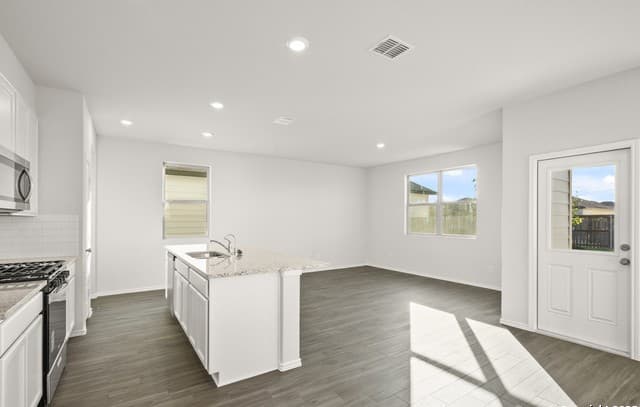 3-bedroom rental at 4939 Blue Ranch in San Antonio, TX — photo 5