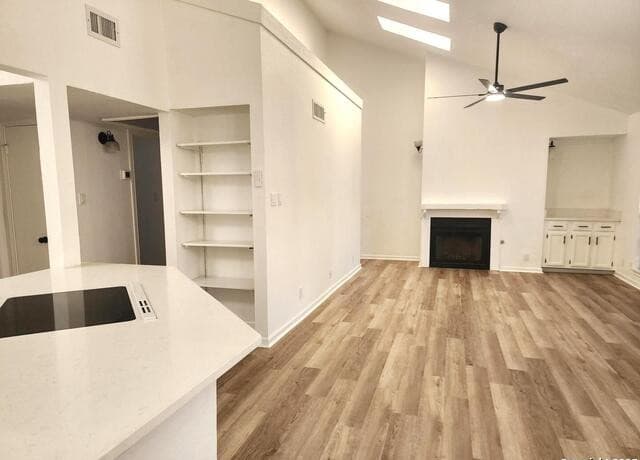 2-bedroom rental at 8611 Datapoint Dr Unit 44 in San Antonio, TX — photo 4