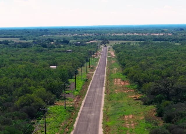 rental at 117 Cr 2644 in Moore, TX — photo 5