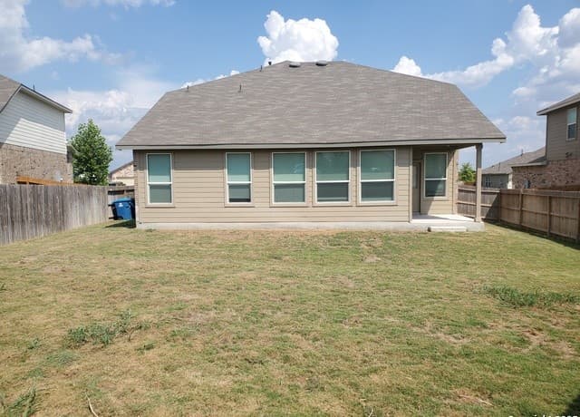 5-bedroom rental at 567 Lilac in Cibolo, TX — photo 3