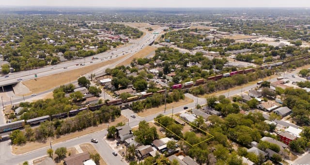 rental at 415 Westfall in San Antonio, TX — photo 2