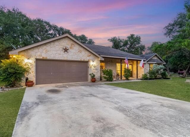 4-bedroom rental at 604 Guadalupe Dr in Spring Branch, TX — photo 3