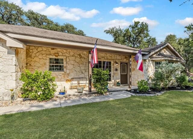 4-bedroom rental at 604 Guadalupe Dr in Spring Branch, TX — photo 4