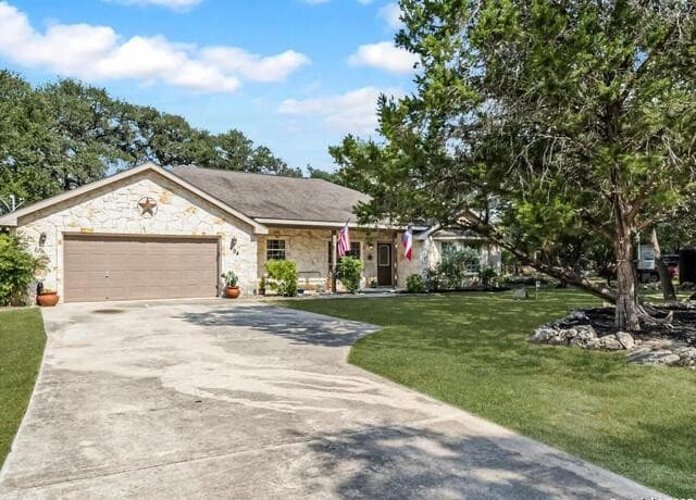 4-bedroom rental at 604 Guadalupe Dr in Spring Branch, TX — photo 5