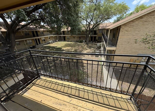 1-bedroom rental at 923 Vance Jackson Unit 1406 in San Antonio, TX — photo 1
