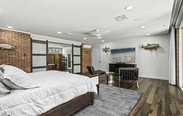 5-bedroom rental at 108 Schreiner Pl in San Antonio, TX — photo 4