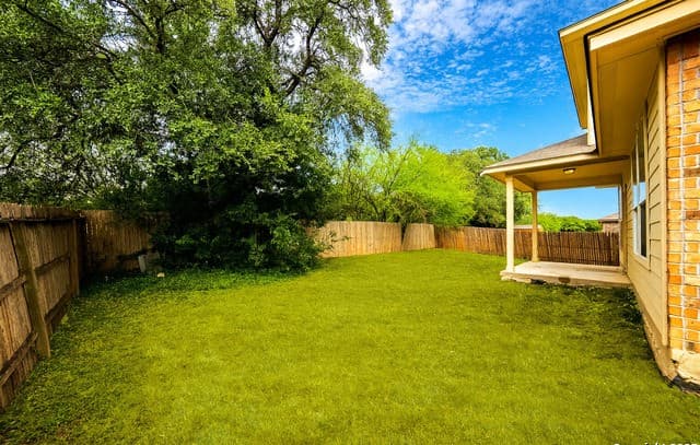 4-bedroom rental at 13515 Ashmont in Live Oak, TX — photo 3