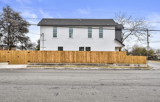 3-bedroom rental at 522 Torreon in San Antonio, TX — photo 3