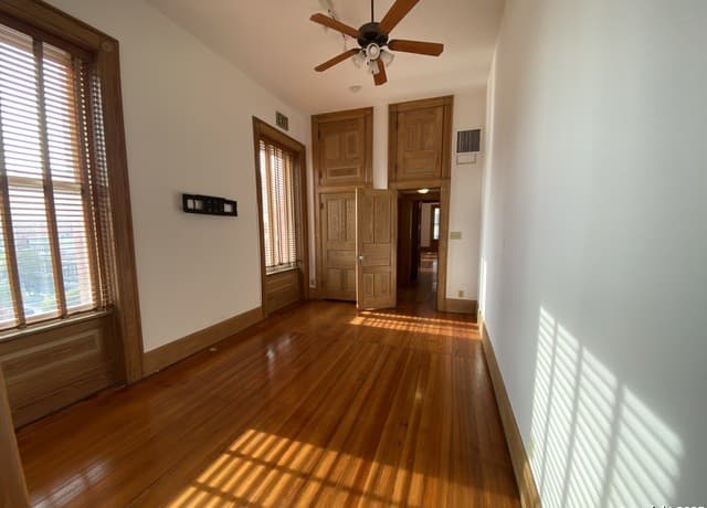1-bedroom rental at 235 E Commerce Unit 400 in San Antonio, TX — photo 5