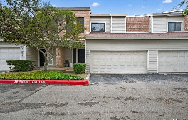 2-bedroom rental at 11001 Wurzbach Unit 605 in San Antonio, TX — photo 1