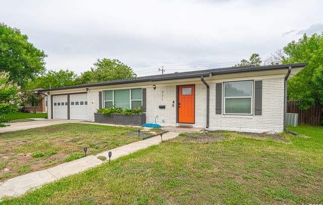 3-bedroom rental at 371 Sprucewood Ln in San Antonio, TX — photo 1