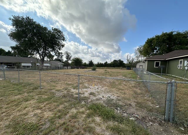 rental at 306 G in San Antonio, TX — photo 4