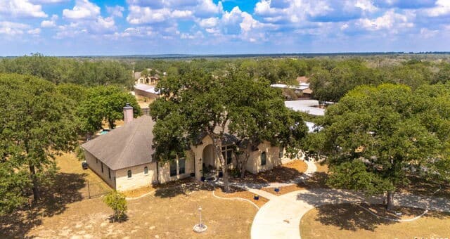 4-bedroom rental at 133 Copper Ridge in La Vernia, TX — photo 4