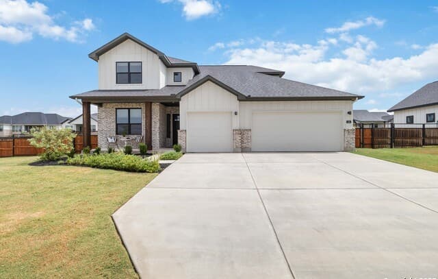 4-bedroom rental at 145 W Magnolia in La Vernia, TX — photo 1