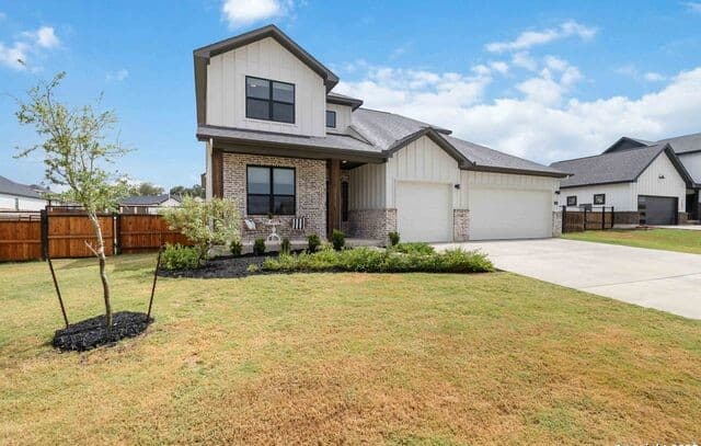 4-bedroom rental at 145 W Magnolia in La Vernia, TX — photo 3