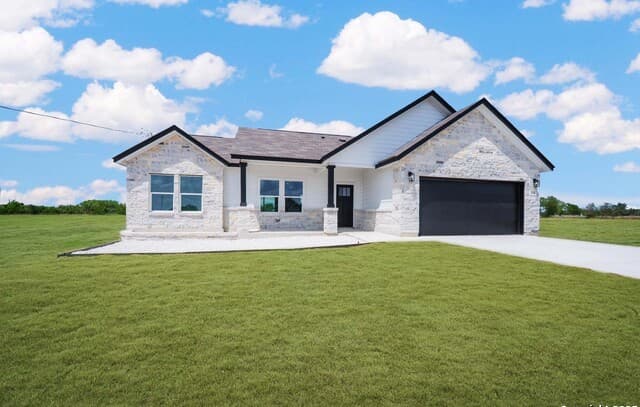 3-bedroom rental at 150 Ranchero Way in Natalia, TX — photo 1