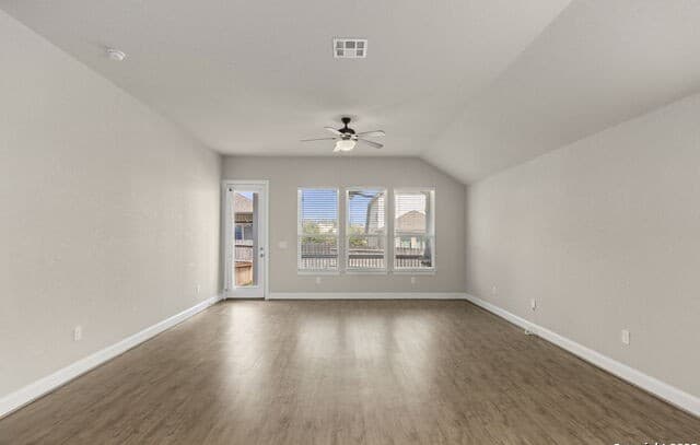 4-bedroom rental at 6533 Crockett Cv in Schertz, TX — photo 5