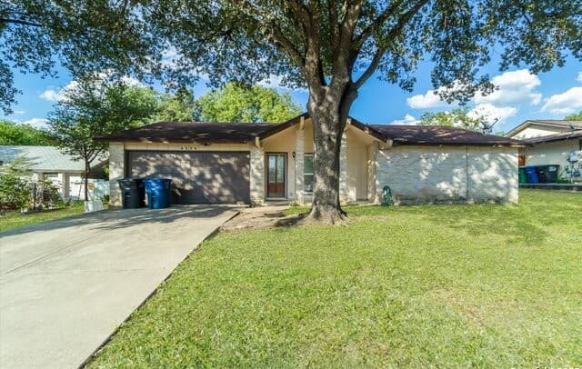 5-bedroom rental at 14004 Roslin in Live Oak, TX — photo 3