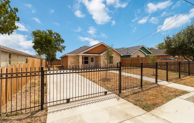 3-bedroom rental at 10214 Renova in San Antonio, TX — photo 5