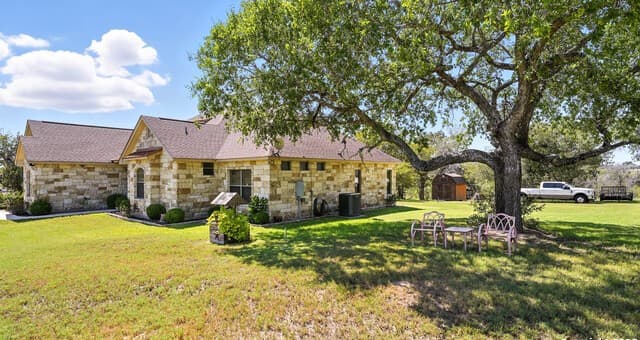 3-bedroom rental at 121 Carrizo Ridge in Floresville, TX — photo 1