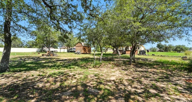 3-bedroom rental at 121 Carrizo Ridge in Floresville, TX — photo 4