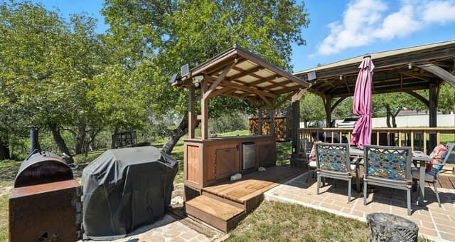3-bedroom rental at 121 Carrizo Ridge in Floresville, TX — photo 5