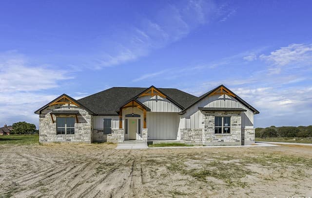 4-bedroom rental at 104 Estates in La Vernia, TX — photo 2