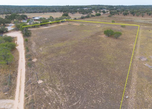 rental at 4.27 ACRES Mathis Ln in San Antonio, TX — photo 4