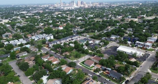 rental at 208 Cactus St. in San Antonio, TX — photo 3